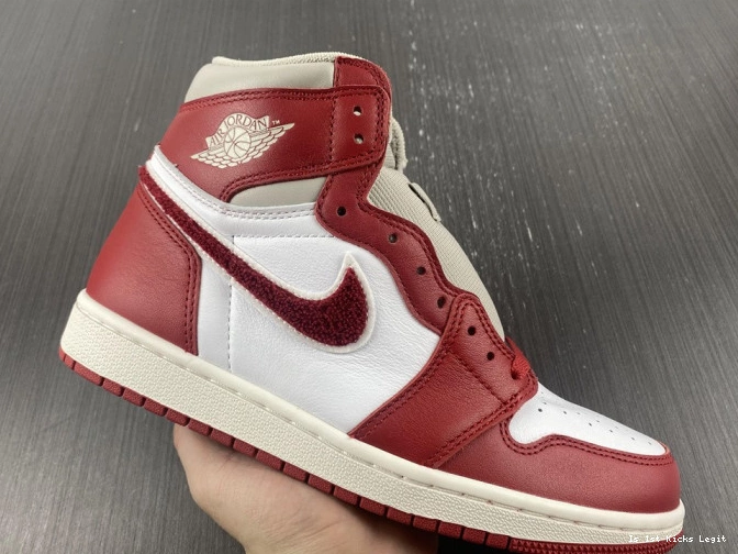 OG Newstalgia DJ4891-061 (W) 1 High Chenille Jordan 0808